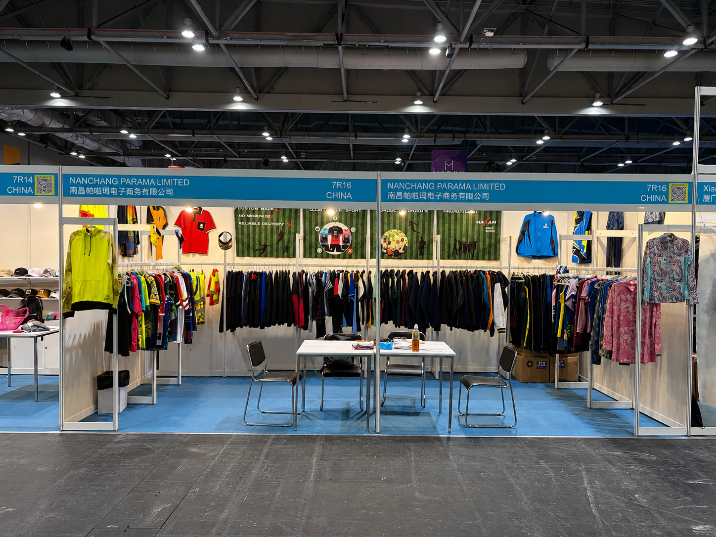 MAXAM industry exhibition apparel display